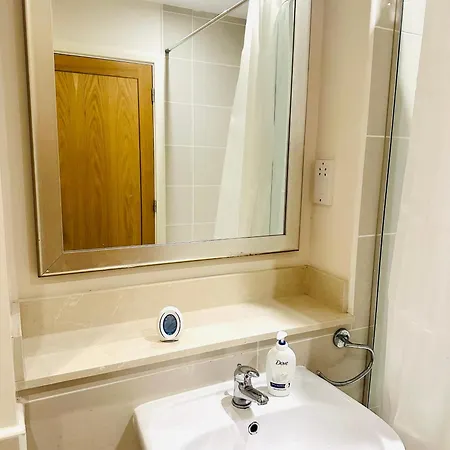 Peaceful And Cosy In Wprivate Bath - Close To Airport Rum i privatbostad *